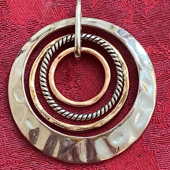 5/$10❤️❤️❤️Vintage 80s Unsigned Silver & Copper-Tone Non Magnetic Pendant - Picture 1 of 4